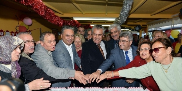 Yaşlı Evi’nde Yeni Yıl Kutlaması Yapıldı