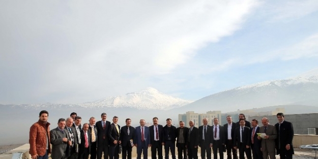 Van Yyü Rektörü Battal, 30 Akademisyenle Birlikte Iğdir Üniversitesini Ziyaret Etti