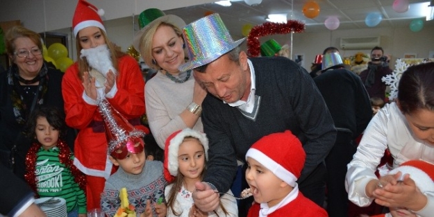 Menemen’de Miniklerin Yeni Yıl Coşkusu