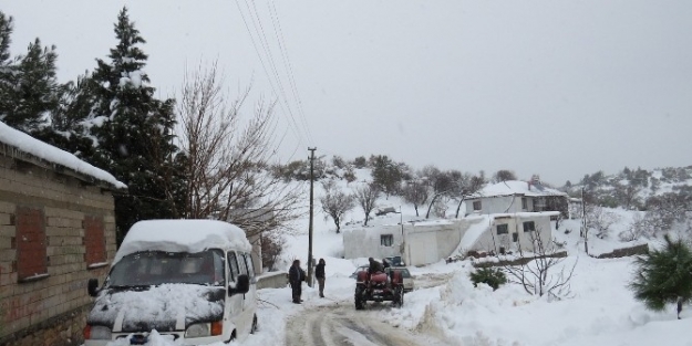 Saruhanlı’da Karla Mücadele Çalişmalari Sürüyor