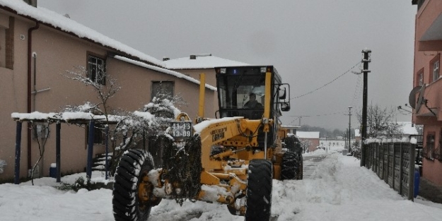 Kartepe’de Karla Mücadele Ekibi İş Başı Yaptı