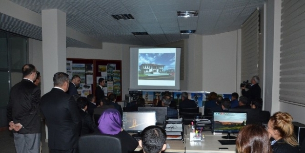 Yeşilyurt Belediyesi Proje Birimi Başkan Ahmet Çakir’a Sunum Yaptı