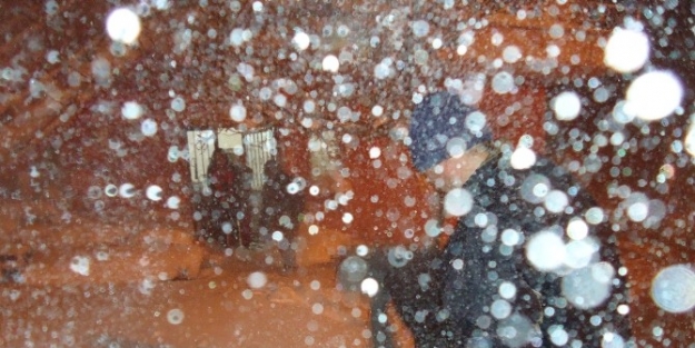 Karda Evden Çikamayinca Komşuları Kurtardı