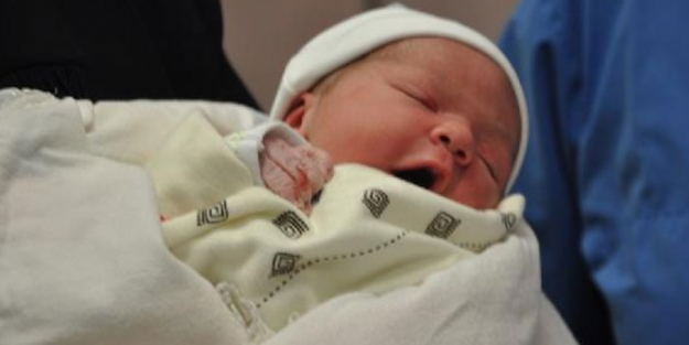 İşte yeni yılın ilk bebekleri