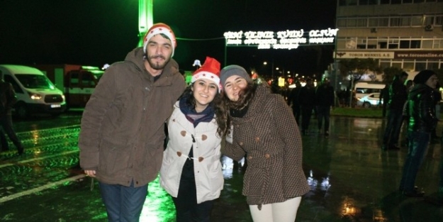 İzmirliler Şampiyonluk Ve Barış İstedi