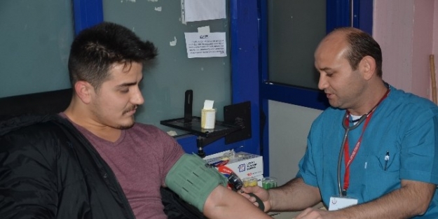 Herkes Eğlenirken Onlar Çalişiyor