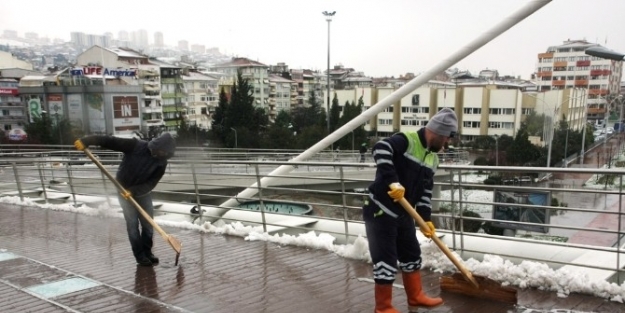 Yaya Köprülerinde Kar Temizliği