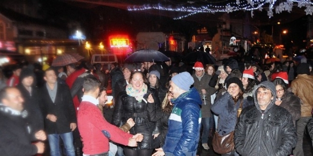 Foça’da Yeni Yıl Coşkusu Doruk Yaptı