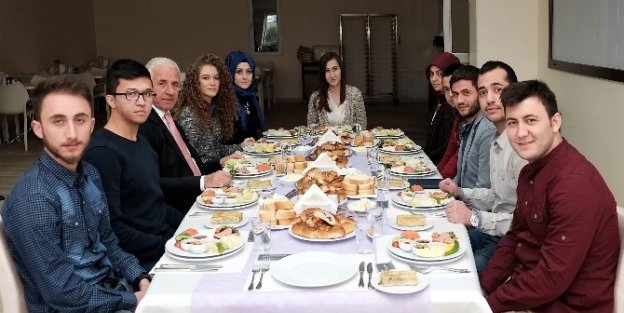 Dpü Öğrencileri Kutso Başkanı Nafi Güral İle Buluştu