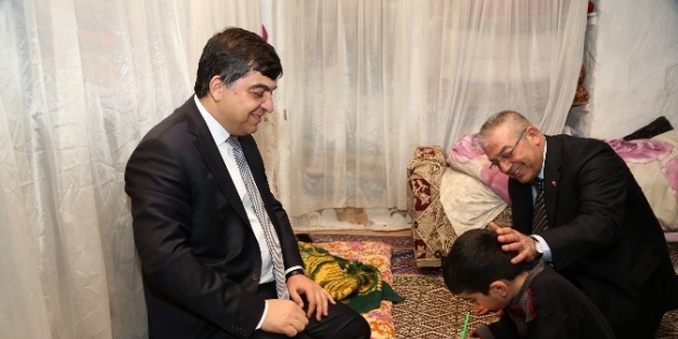 Yeni Yıla Ailesiyle Değil Vatandaşlarla Birlikte Girdi