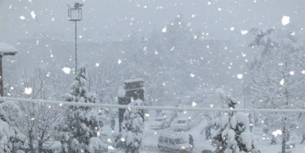 Tavşanlı’da Son 20 Yılın En Şiddetli Kar Yağışı