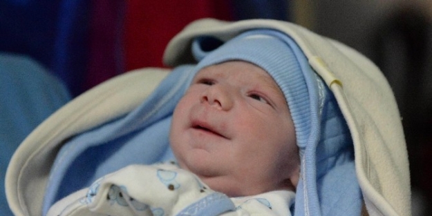 Yeni Yıl Bebeğine Başkanlardan Sürpriz