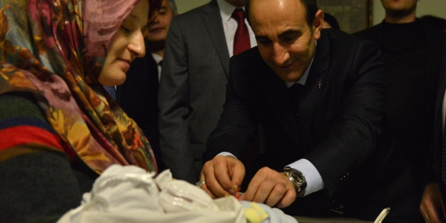 Yıldırım'ın ilk bebeğine Başkan Edebali'den altın