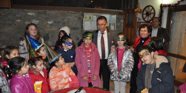Başkan Saka Ve Öğrenciler Yeni Yılı Birlikte Karşıladı