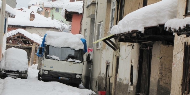 Uygunsuz Parklar, Kar Temizleme Çalişmalarini Engelliyor