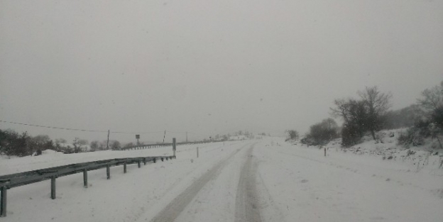 Edremit Belediyesi Yolları Açık Tutmak İçin Çalişiyor