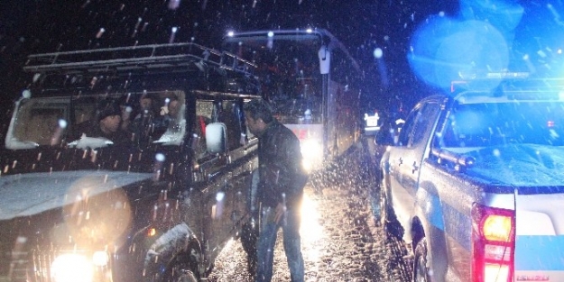 5 Kilometre Yürüyerek Kumanya Dağıttılar