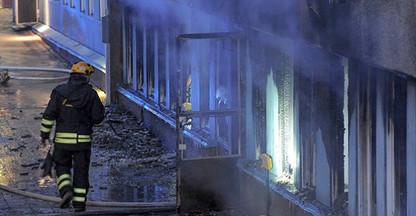 Bir camiye daha ırkçı saldırı