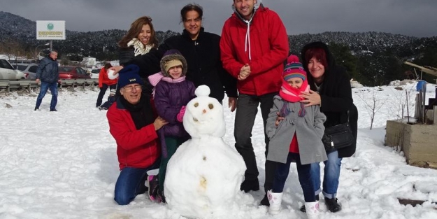 İzmir'e kar yağdı