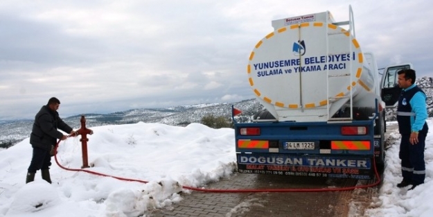 3 Gündür Susuz Olan Mahallelere Tankerlerle Su Taşıdılar