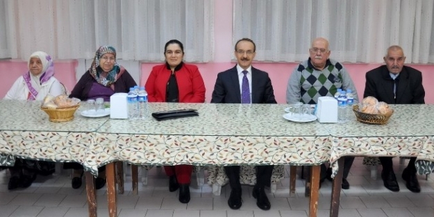 Vali Yavuz Yeni Yıla Huzurevi Sakinleri İle Girdi