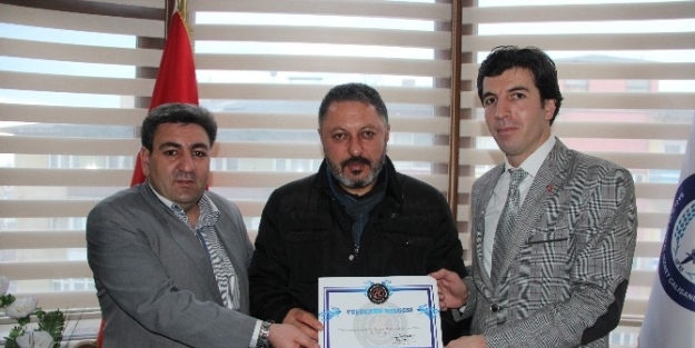 Degd Başkanı Meral’den Memur Sen’e Teşekkür Belgesi