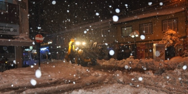 Dursunbey’de 50 Yerleşim Yerine Elektrik Verilemiyor