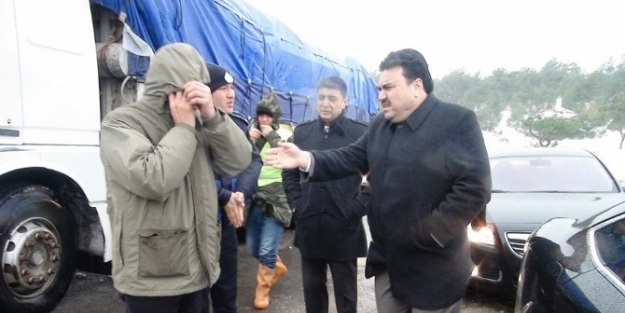 Yolda Kalanlara Havran Belediyesi Gıda Yardımı Yaptı