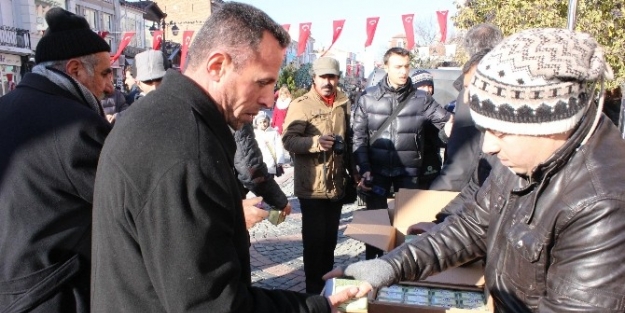 Edirne Belediyesi 15 Bin Paket Kandil Simidi Dağıttı