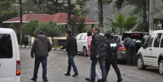 Kız arkadadışını çalın otomobille gezdirirken...