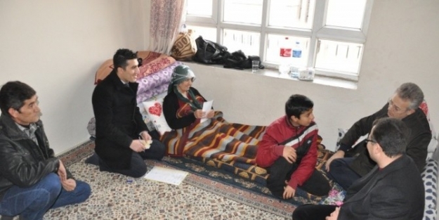 Vali Taşkesen’den Yaşlı Ve Hastalara Ziyaret