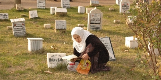 Mezarlıklar Dolup Taştı