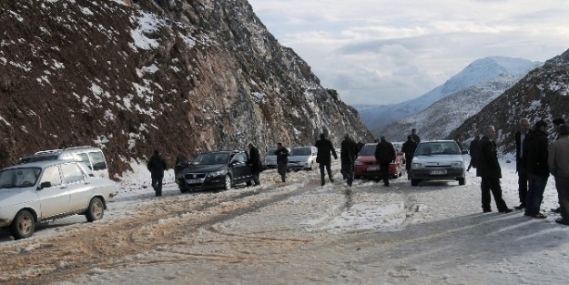 Çelikhan-yeşilyurt-malatya Yolunun Tarfiğe Kapatılmasına Tepki