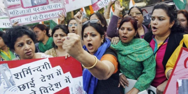 Genç kızı karakola götürüp tecavüz ettiler!