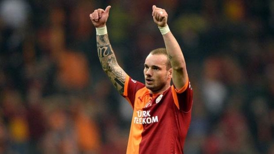 Derbi öncesi Sneijder sürprizi