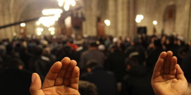 Erzurum’da Camiler Doldu Taştı