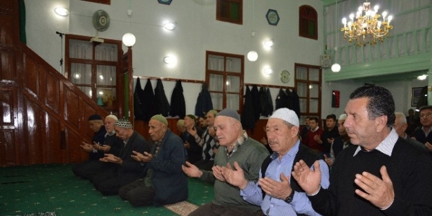 Kırka’da Mevlid Kandili’nde Camiler Doldu Taştı