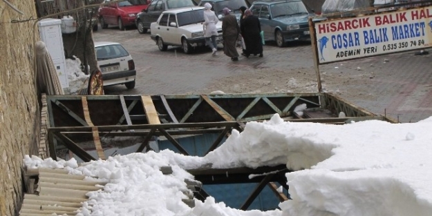 - Hisarcık’ta Balık Pazarının Çatisi Çöktü
