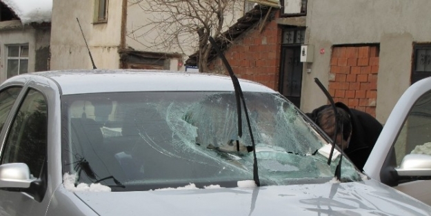 Çatilardaki Kar Kütlesi Tehlikesi