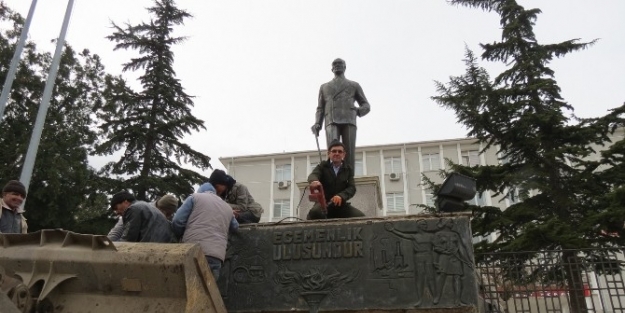 Malkara Meydanında Atatürk Anıtı Onarıldı