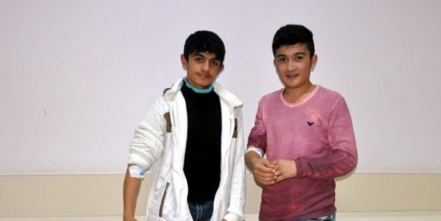 Voleybol Maçında 2 Sporcu Yaralandı