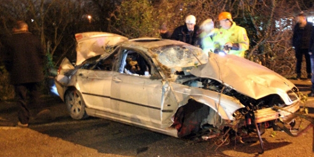 Yeni araba 2 gence mezar oldu