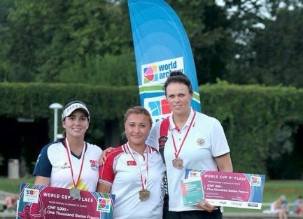 Karşıyakalı Ecem’e Oy Yağmuru