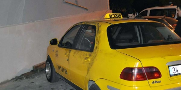 Taksi şoförü kurşunların hedefi oldu