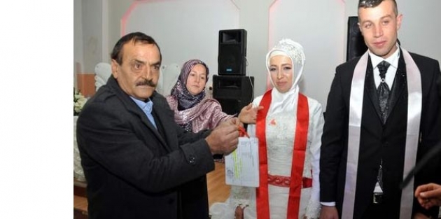 Evliliğe öyle bir şart getirildi ki...