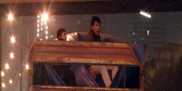 Kamyon üzerinde tehlikeli seyahat