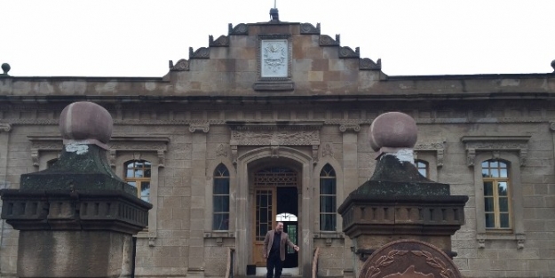 Butik Belediye Binasına Büyük İlgi