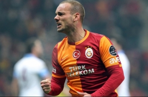 Derbide Sneijder'i çıldırtan olay