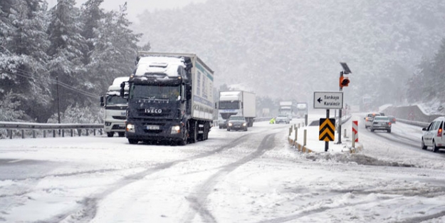 Bolu Dağı'nda yoğun kar yağışı başladı