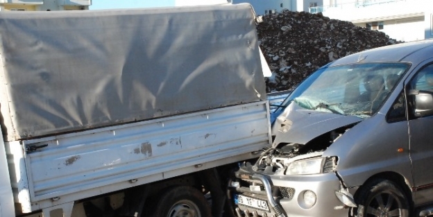 Didim’de Trafik Kazası: 1’i Ağır 2 Yaralı